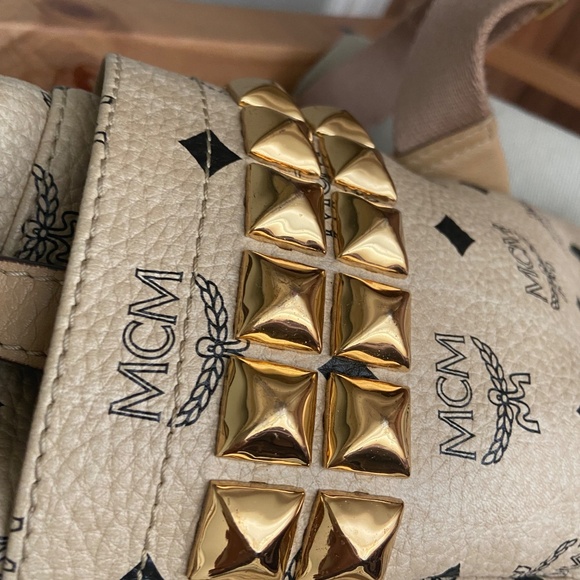 MCM Backpack Medium Size - Picture 2 of 6